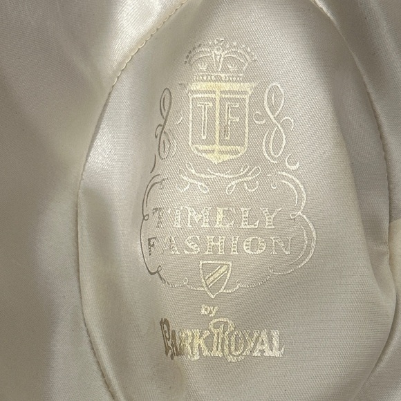 Timely fashion by Park Royal , Chic Cream Felt Fedora Hat
